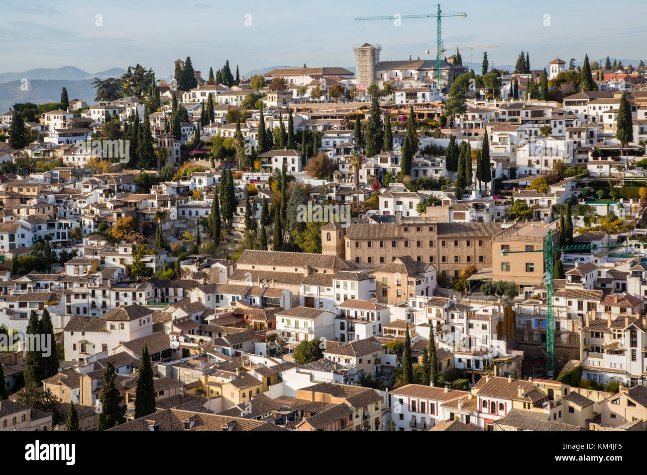 Hohe Betrachtungswinkel der Spanischen Häusern und Straßen in Granada, Spanien Stockfoto