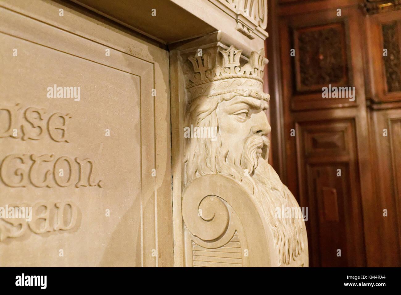 In Manhattans US Custom House von Cass Gilbert konzipiert, Neptun schmückt einen Kamin. Das Gebäude beherbergt heute das Natl. Museum der Amerikanischen Indianer. Stockfoto
