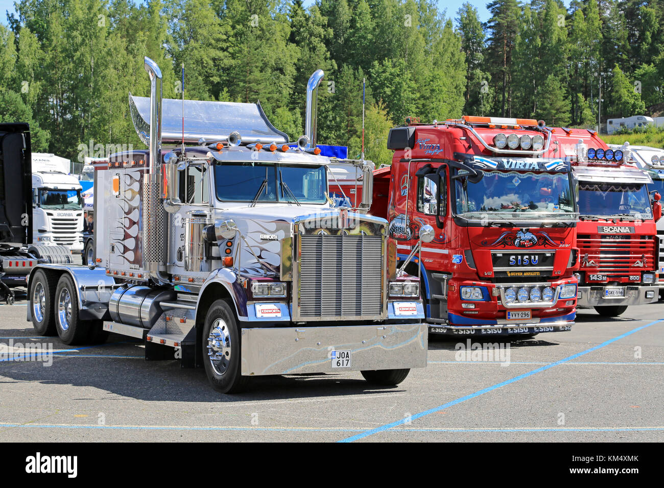 Hameenlinna, Finnland - 11. juli, 2015: Klassische kenworth und finnische Kabine über Show Trucks in tawastia Lkw-Wochenende 2015. Stockfoto