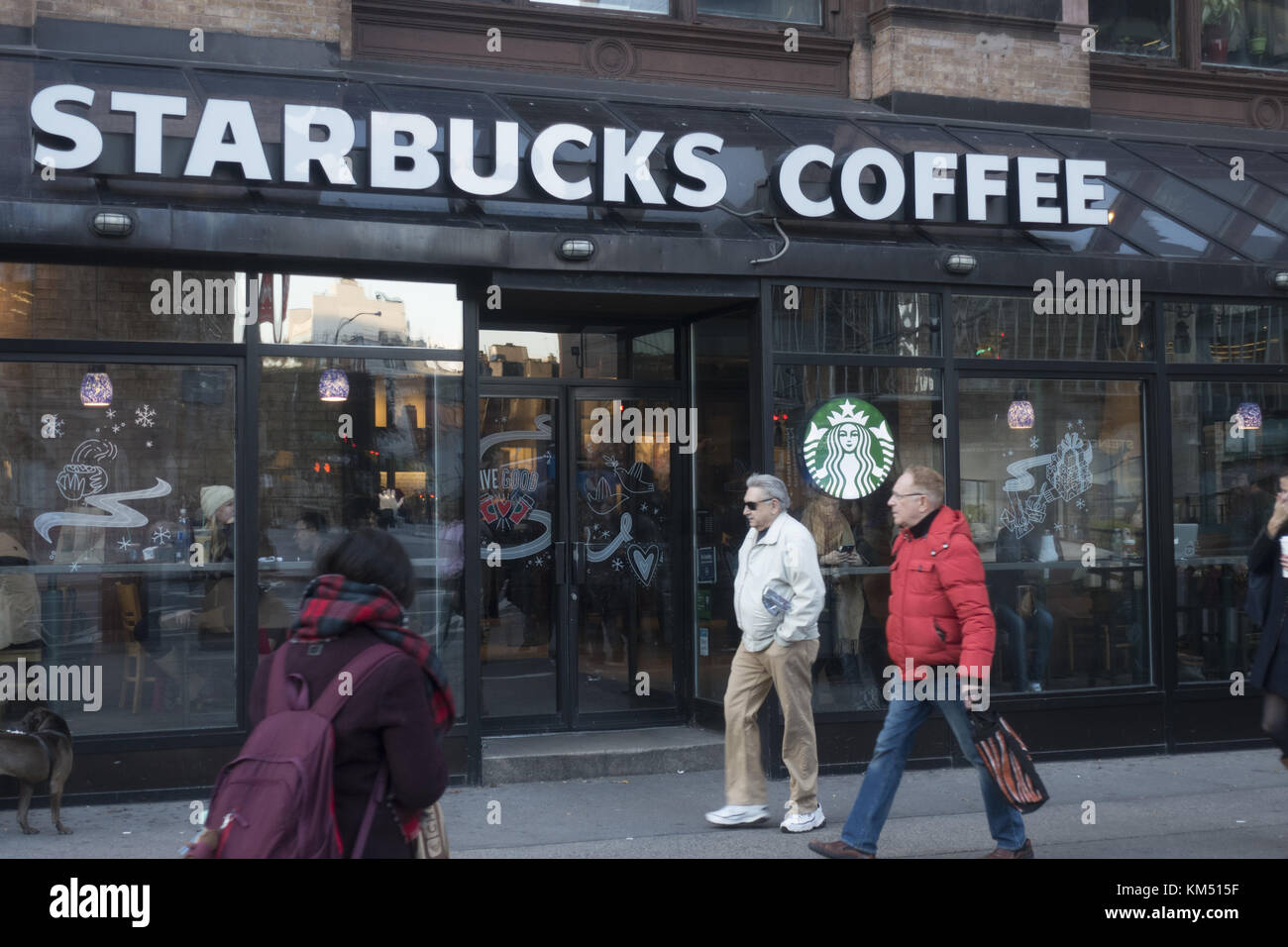 Große Starbucks Cafe in der Astor Place in Greenwich Village, New York University in Manhattan, New York City. Stockfoto