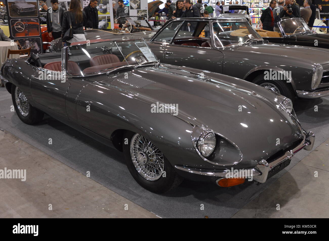 Jaguar D-Type, 1954, Jaguar MK 2, 1959, Jaguar MK IV Limousine, 1946, bei Oldtimer Paddova, Italien - 25. oktober 2015 Stockfoto