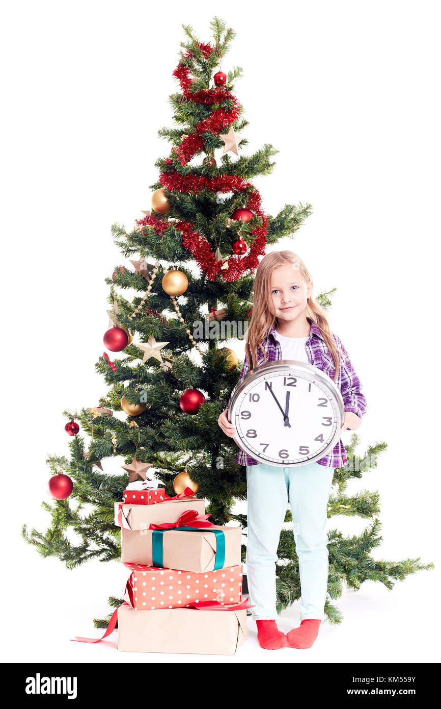 Mädchen in der Nähe von Weihnachten Baum Stockfoto