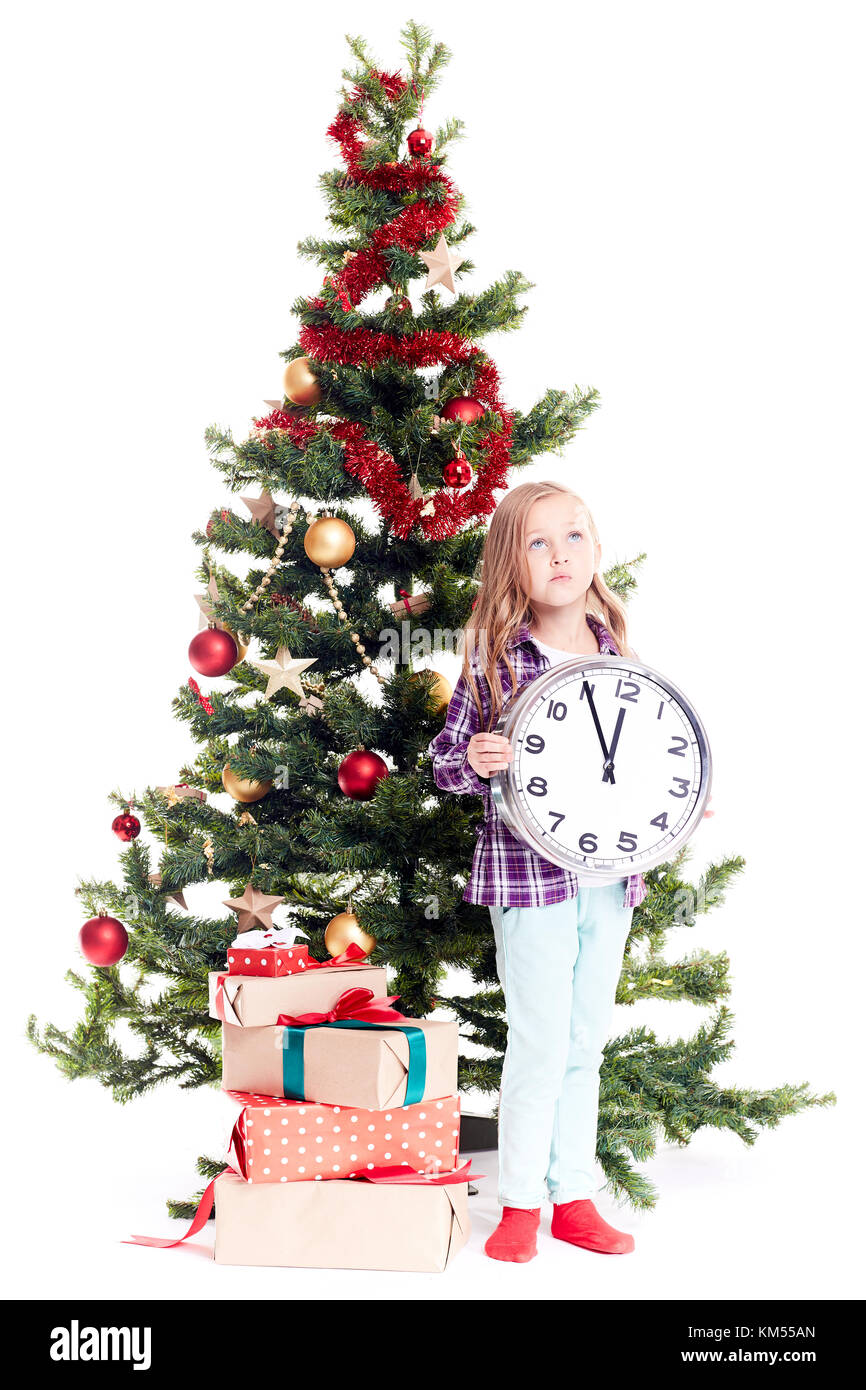 Mädchen in der Nähe von Weihnachten Baum Stockfoto