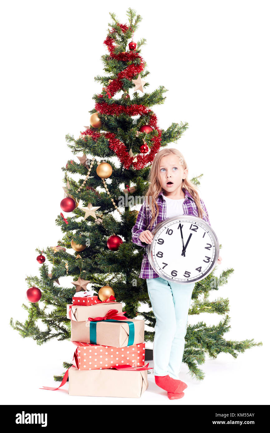 Mädchen in der Nähe von Weihnachten Baum Stockfoto