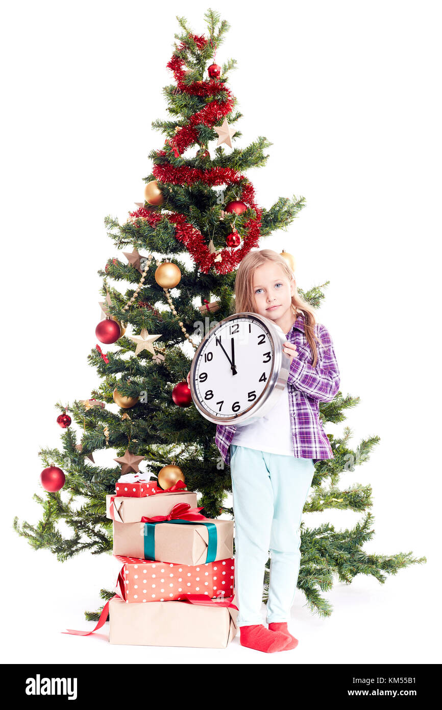 Mädchen in der Nähe von Weihnachten Baum Stockfoto
