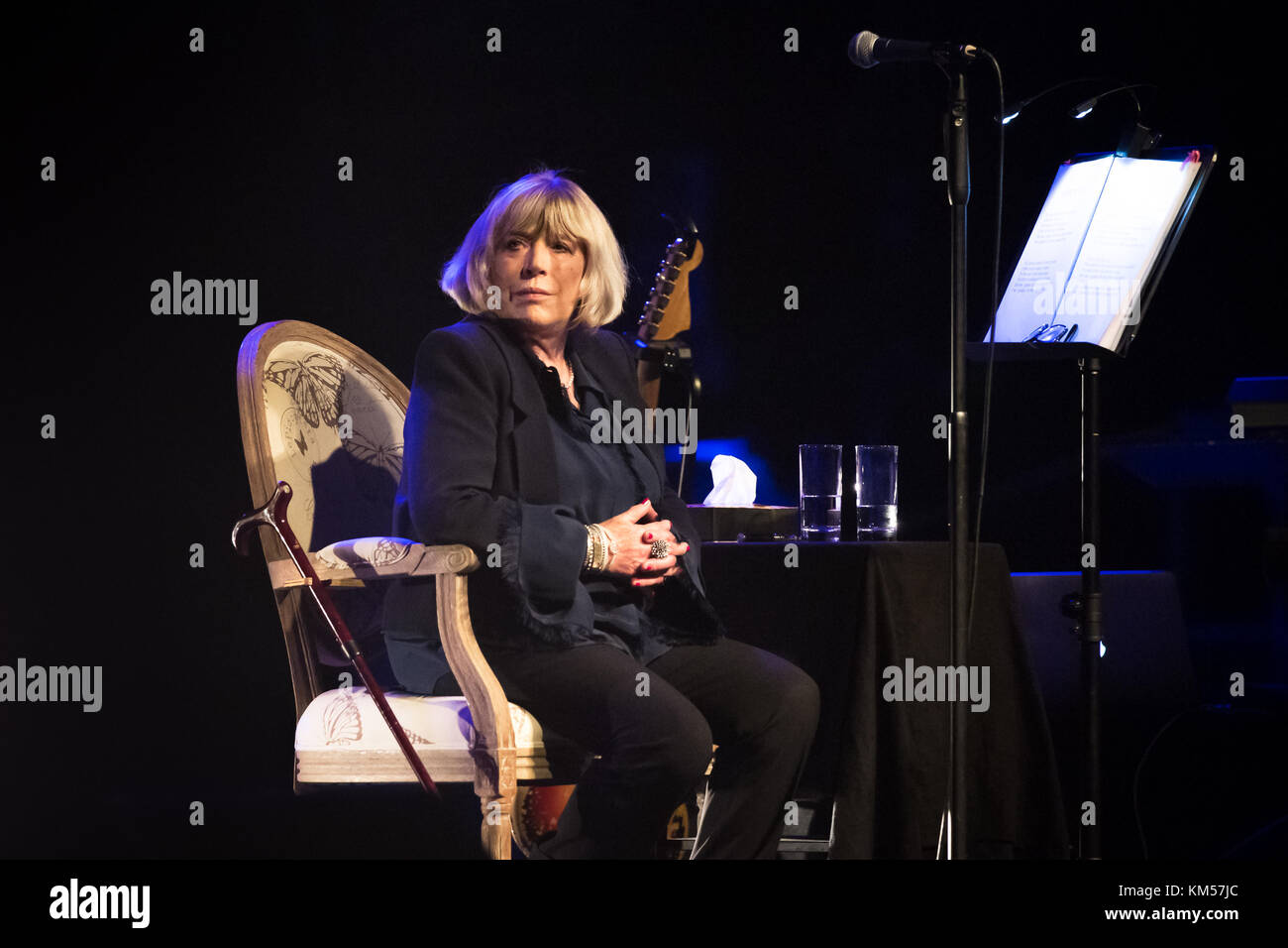 Die englische Sängerin, Liedermacherin und Schauspielerin Marianne Faithfull spielt im Rahmen des Deutschen Musikfestivals New Fall Festival 2015 in Düsseldorf ein Live-Konzert im Capitol Theater. Deutschland, 31/10 2015. Stockfoto