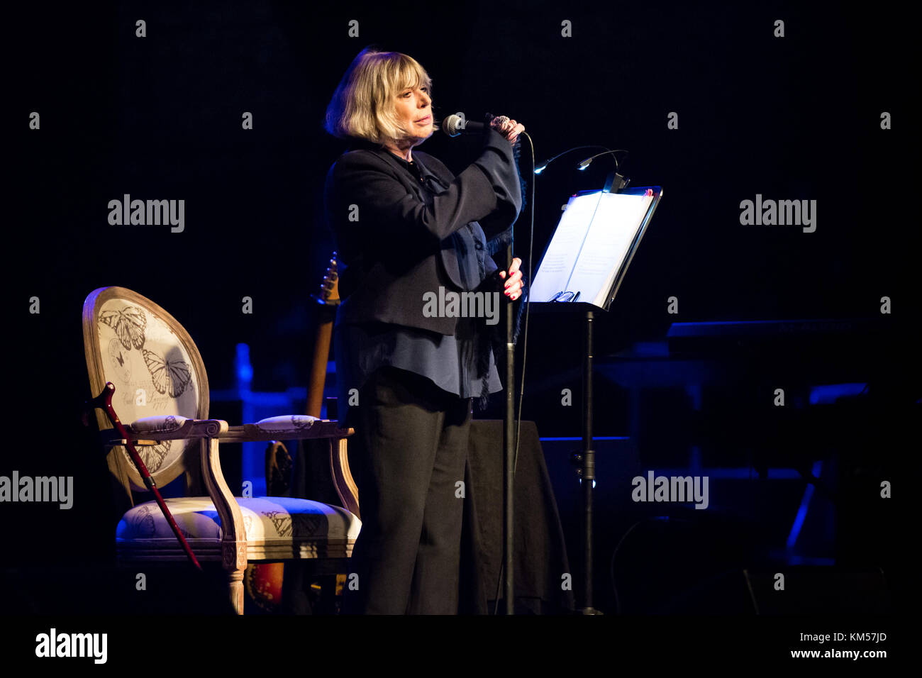 Die englische Sängerin, Liedermacherin und Schauspielerin Marianne Faithfull spielt im Rahmen des Deutschen Musikfestivals New Fall Festival 2015 in Düsseldorf ein Live-Konzert im Capitol Theater. Deutschland, 31/10 2015. Stockfoto