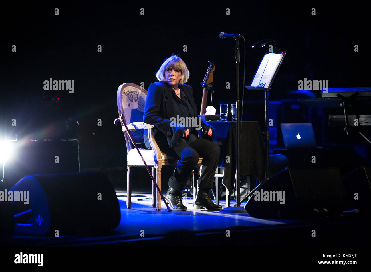 Die englische Sängerin, Liedermacherin und Schauspielerin Marianne Faithfull spielt im Rahmen des Deutschen Musikfestivals New Fall Festival 2015 in Düsseldorf ein Live-Konzert im Capitol Theater. Deutschland, 31/10 2015. Stockfoto