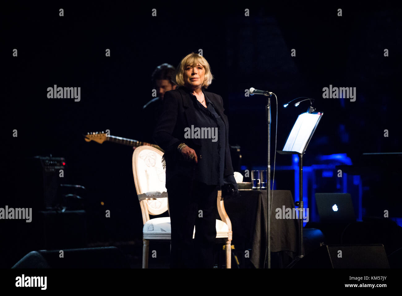 Die englische Sängerin, Liedermacherin und Schauspielerin Marianne Faithfull spielt im Rahmen des Deutschen Musikfestivals New Fall Festival 2015 in Düsseldorf ein Live-Konzert im Capitol Theater. Deutschland, 31/10 2015. Stockfoto