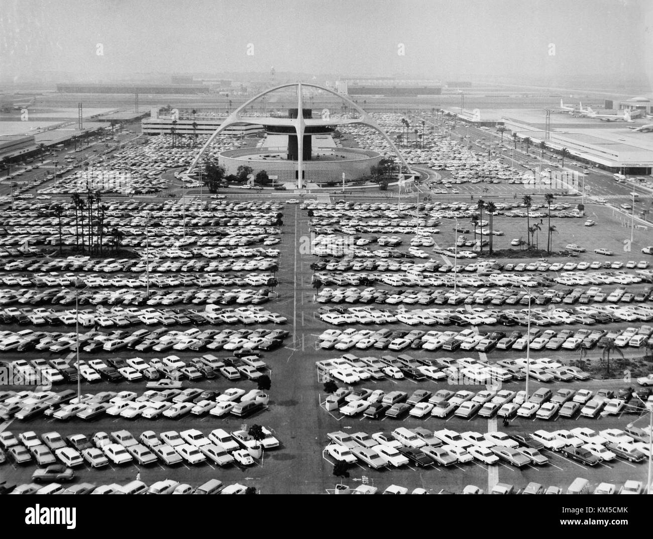 Der Los Angeles International Airport (LAX) ist ein wichtiger internationaler Flughafen in Los Angeles, Kalifornien. Es dient als Drehscheibe für Flugreisen in die Stadt und aus der Stadt. Stockfoto