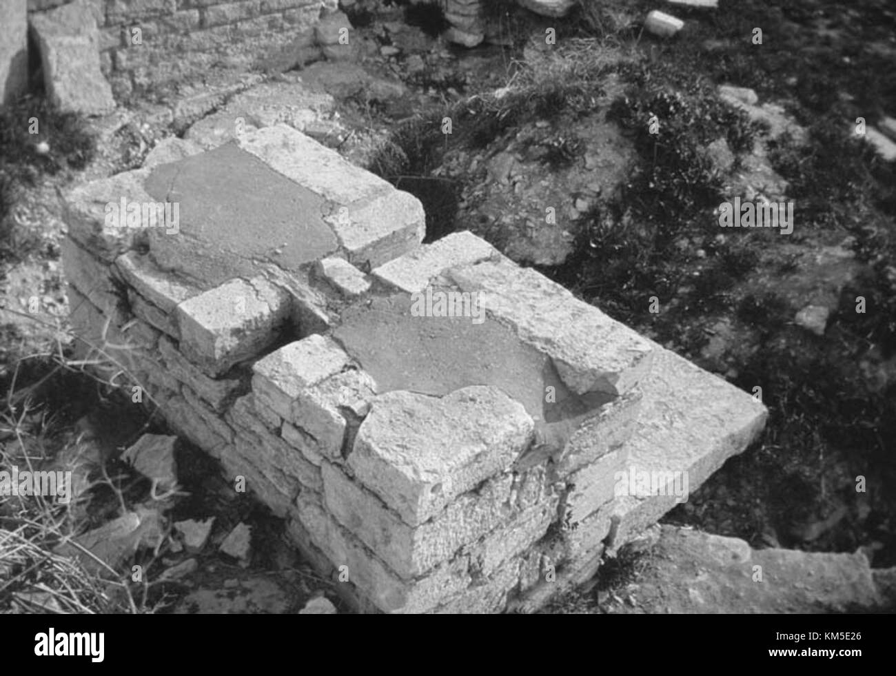 Die Ruine Sankt Pers ist eine historische Stätte in Schweden, die durch ihre Überreste einer mittelalterlichen Kirche bekannt ist. Die Ruine bietet einen Einblick in die Vergangenheit mit ihren Steinmauern und Überresten ihres einst heiligen Zwecks, die die kirchliche Geschichte der Region widerspiegeln. Stockfoto