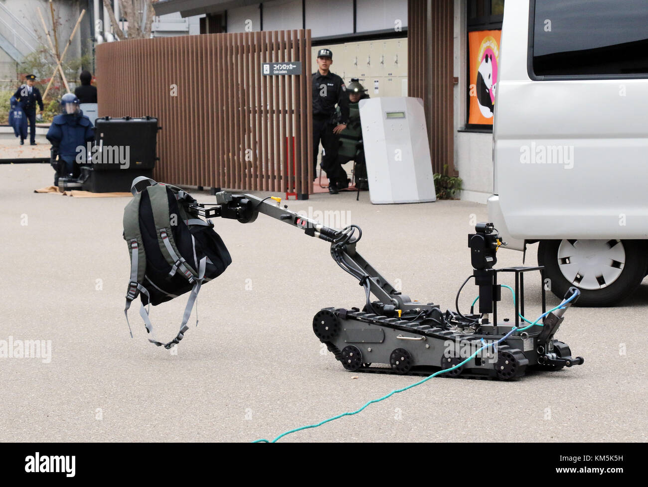 Police Robot Japan Stockfotos Und Bilder Kaufen Alamy