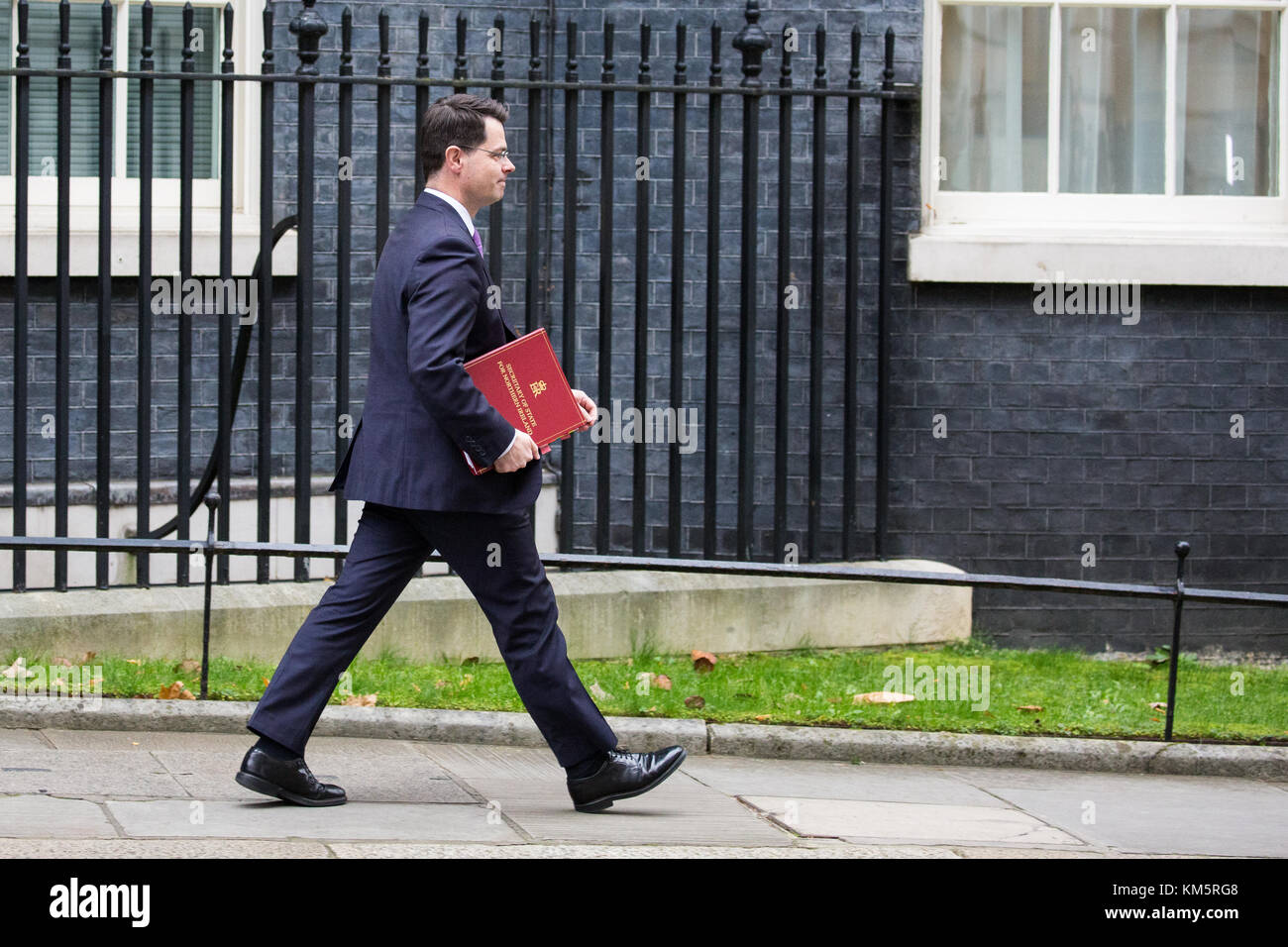 London, Großbritannien. 5. Dezember, 2017. James brokenshire mp, Staatssekretär für Nordirland, Blätter 10 Downing Street nach einer Kabinettssitzung. Credit: Mark kerrison/alamy leben Nachrichten Stockfoto