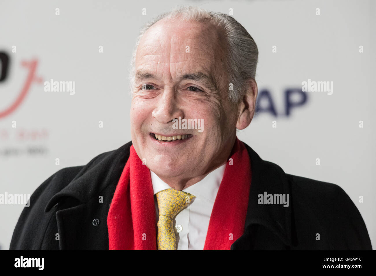 London, Großbritannien. 5 Dez, 2017. ITN Nachrichtensprecher Alastair Stewart nimmt an den jährlichen ICAP Nächstenliebe Tag. Credit: Guy Corbishley/Alamy leben Nachrichten Stockfoto