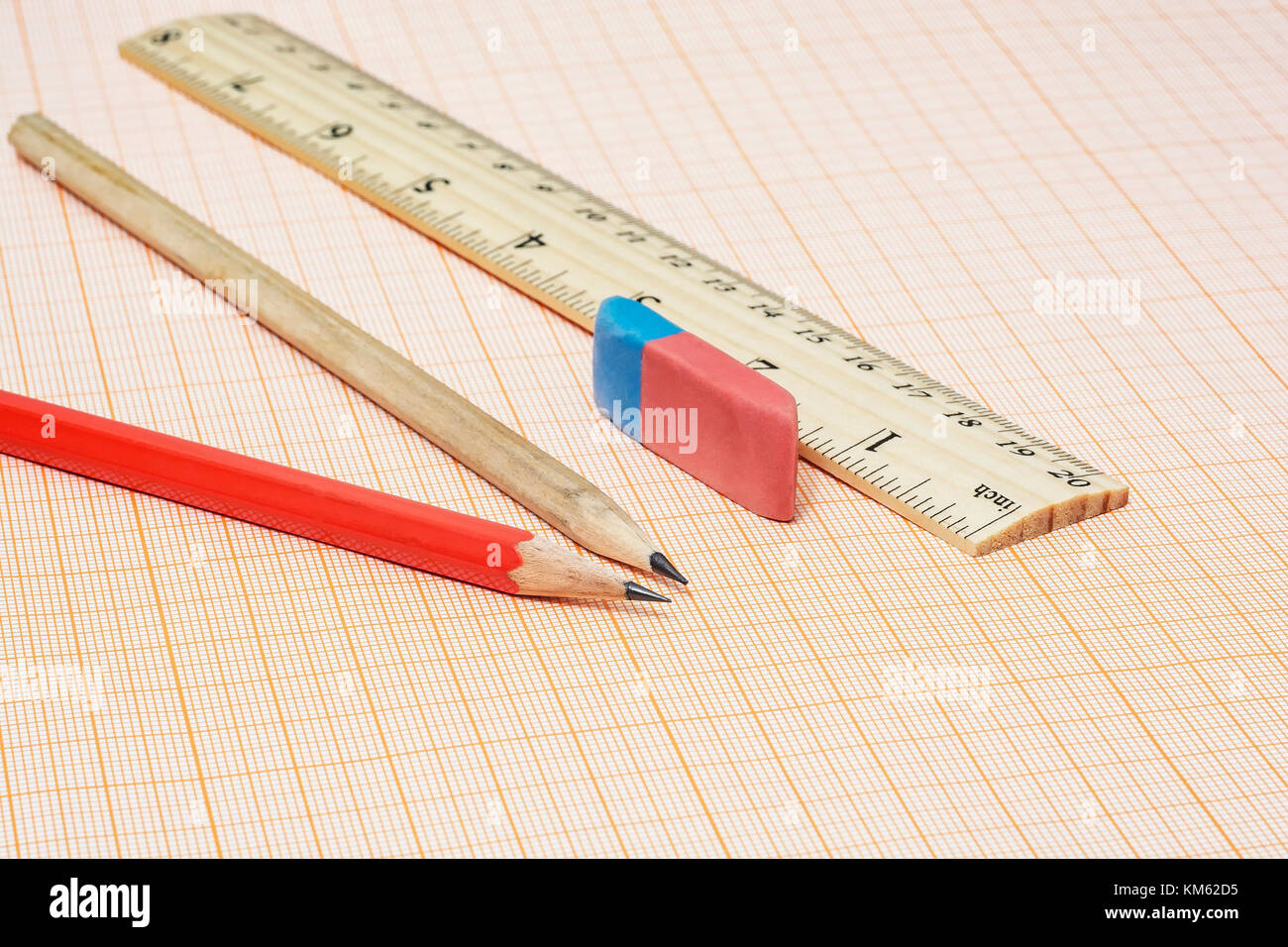 карандаш простой красивый. история появления карандаша. девочка купила 2 простых карандаша. девочка купила 2 простых карандаша. мультяшная девочка с кистью.