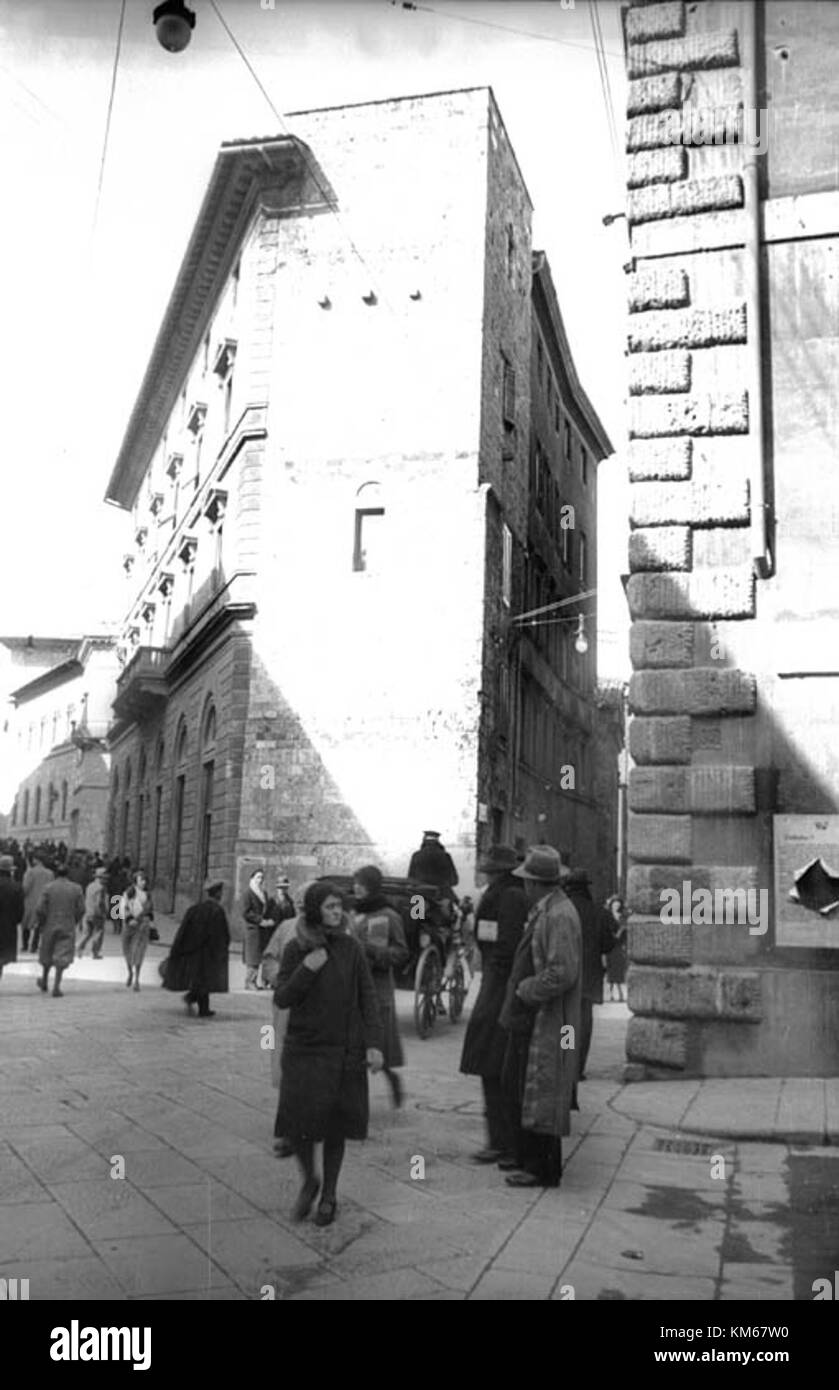 Siena ist eine antike Stadt in der Toskana, Italien, bekannt für ihre mittelalterliche Architektur, ihr künstlerisches Erbe und ihre reiche Kulturgeschichte. Es ist besonders berühmt für seinen Palio, ein traditionelles Pferderennen, das zweimal im Jahr stattfindet. Stockfoto