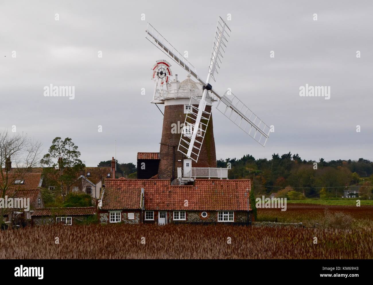 Die Mühle am cley next das Meer Stockfoto