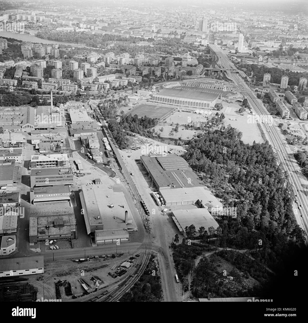 Isstadion ist eine Sportarena in Stockholm, Schweden. Es ist in KMB-Archiven dokumentiert, die für Eishockey und verschiedene Sportveranstaltungen bekannt sind. Stockfoto
