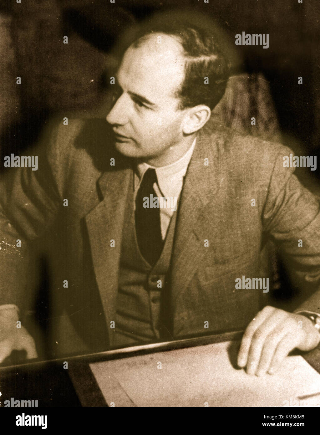 Raoul Wallenberg war ein schwedischer Diplomat, der für seine mutigen Bemühungen, Tausende von Juden während des Holocaust zu retten, in Erinnerung gerufen wurde. Ihm wurde die Ausstellung von Schutzpässen und die Unterbringung von Flüchtlingen in Budapest, Ungarn, zugeschrieben. Stockfoto