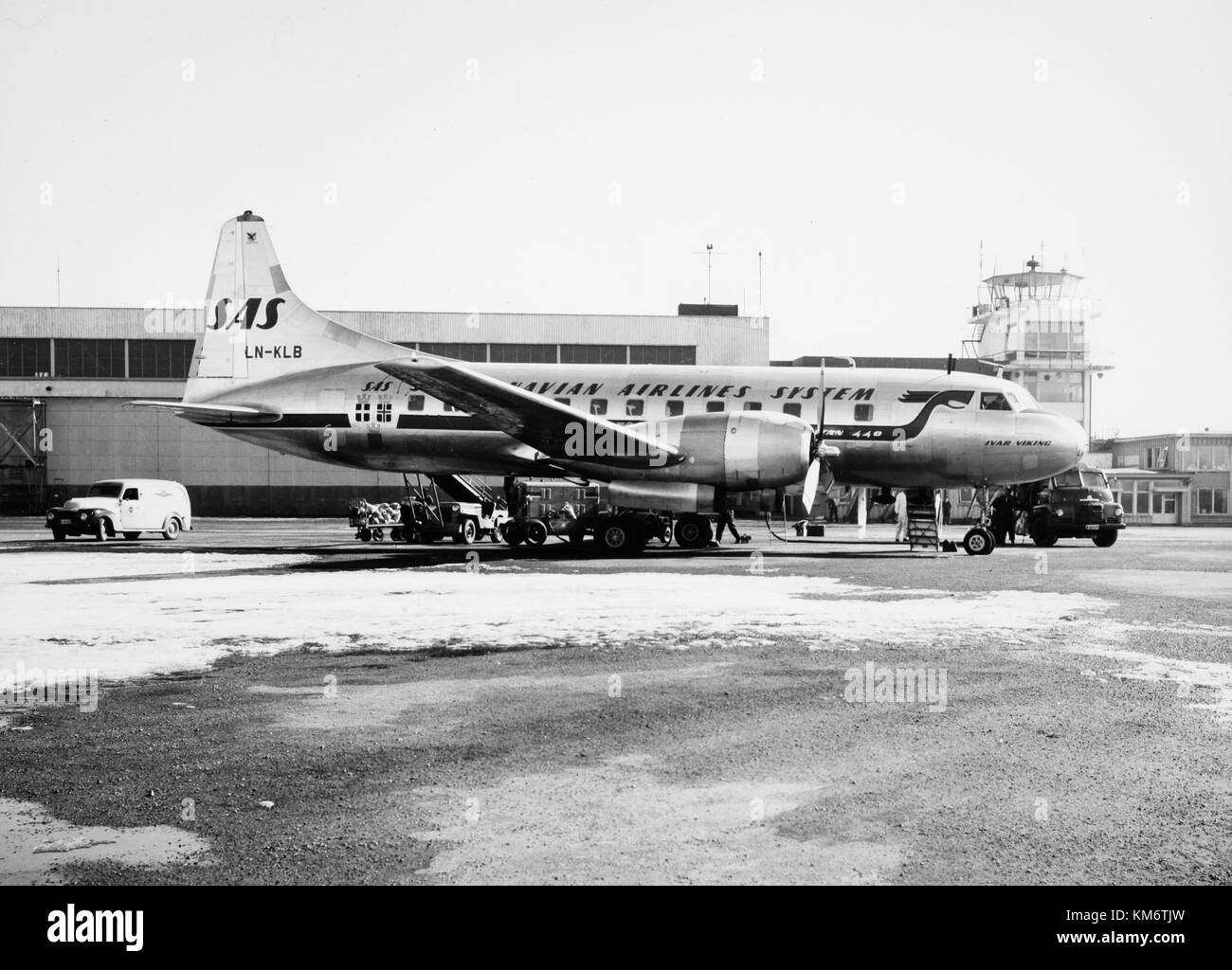 Die SAS Convair CV 440 Metropolitan ist ein zweimotoriges Turboprop-Flugzeug. Dieses Foto zeigt das Ivar Viking LN KLB Flugzeug am Boden, ein wichtiger Moment in der Luftfahrtgeschichte mit der Nachkriegsflotte von Scandinavian Airlines. Stockfoto