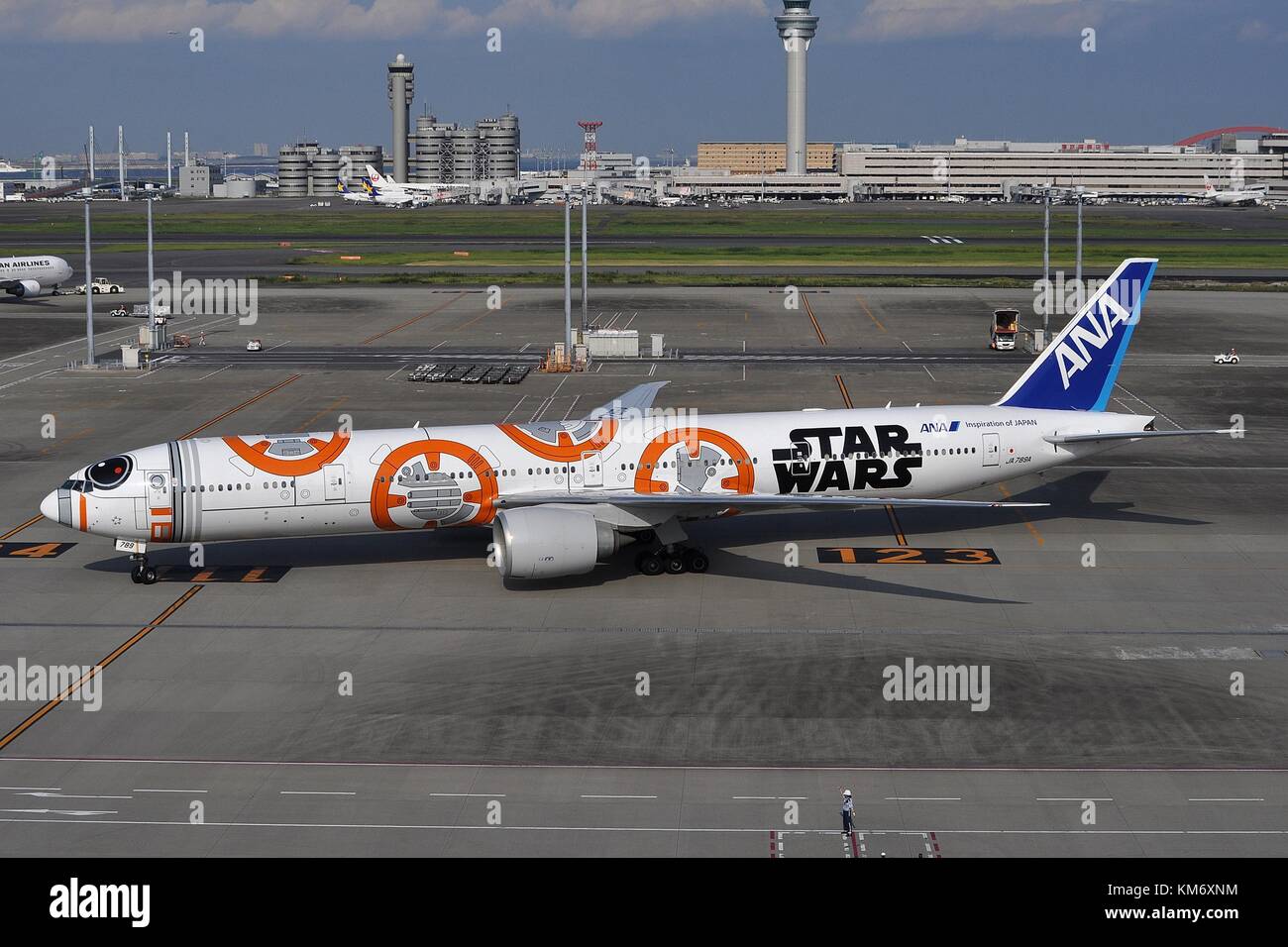 Star Wars fördernde Regelung auf alle Nippon Boeing 777-300er ja 789 ein. Stockfoto