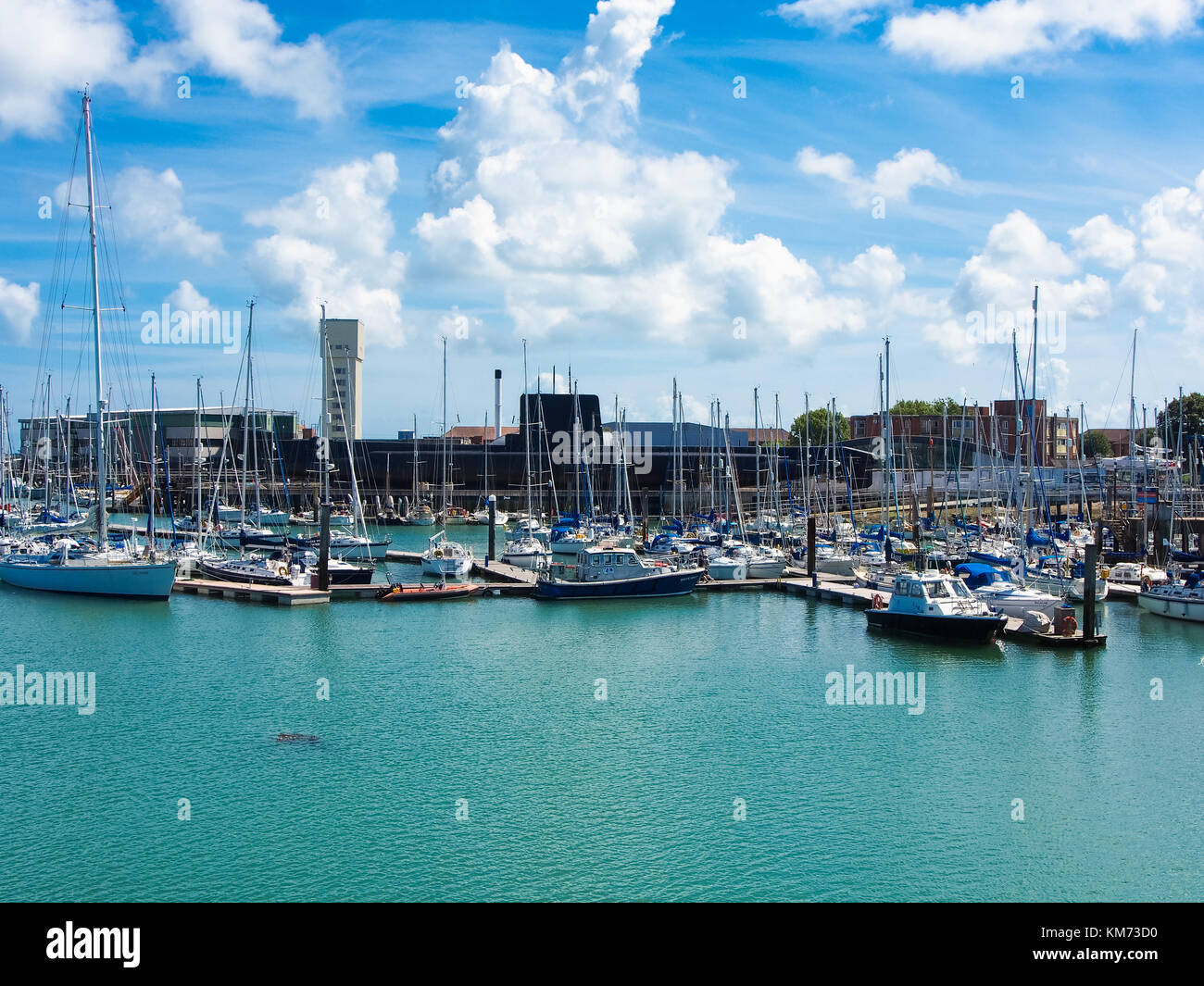 Yachten im Hafen an der haslar Marina in Portsmouth Harbour, gosport Stockfoto