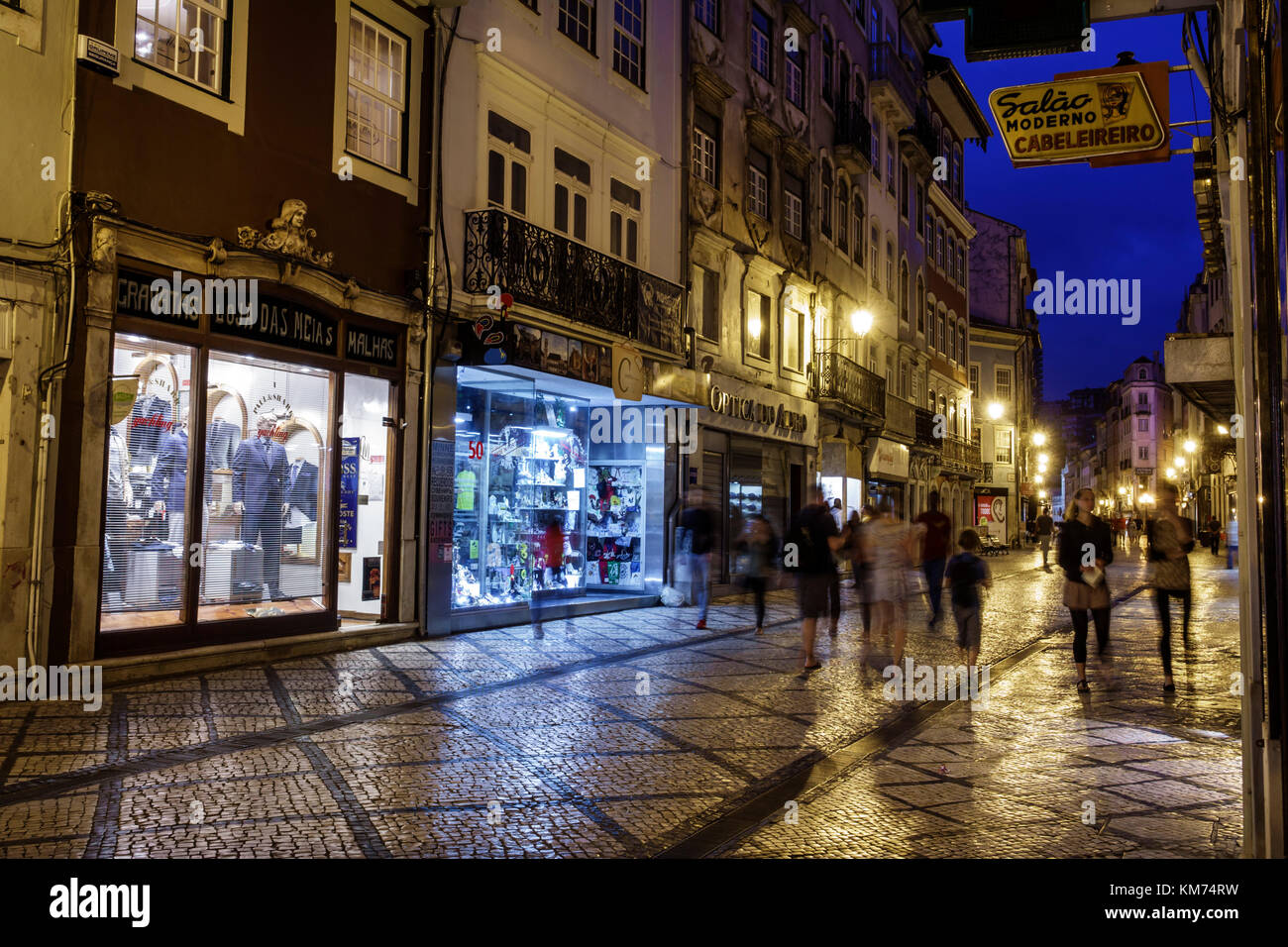 Coimbra Portugal, historisches Zentrum, Rua Ferreira Borges, Geschäft, Handelsviertel, Schaufenster, Shopping Shopper Shopper Shop Shops Markt Märkte Marke Stockfoto