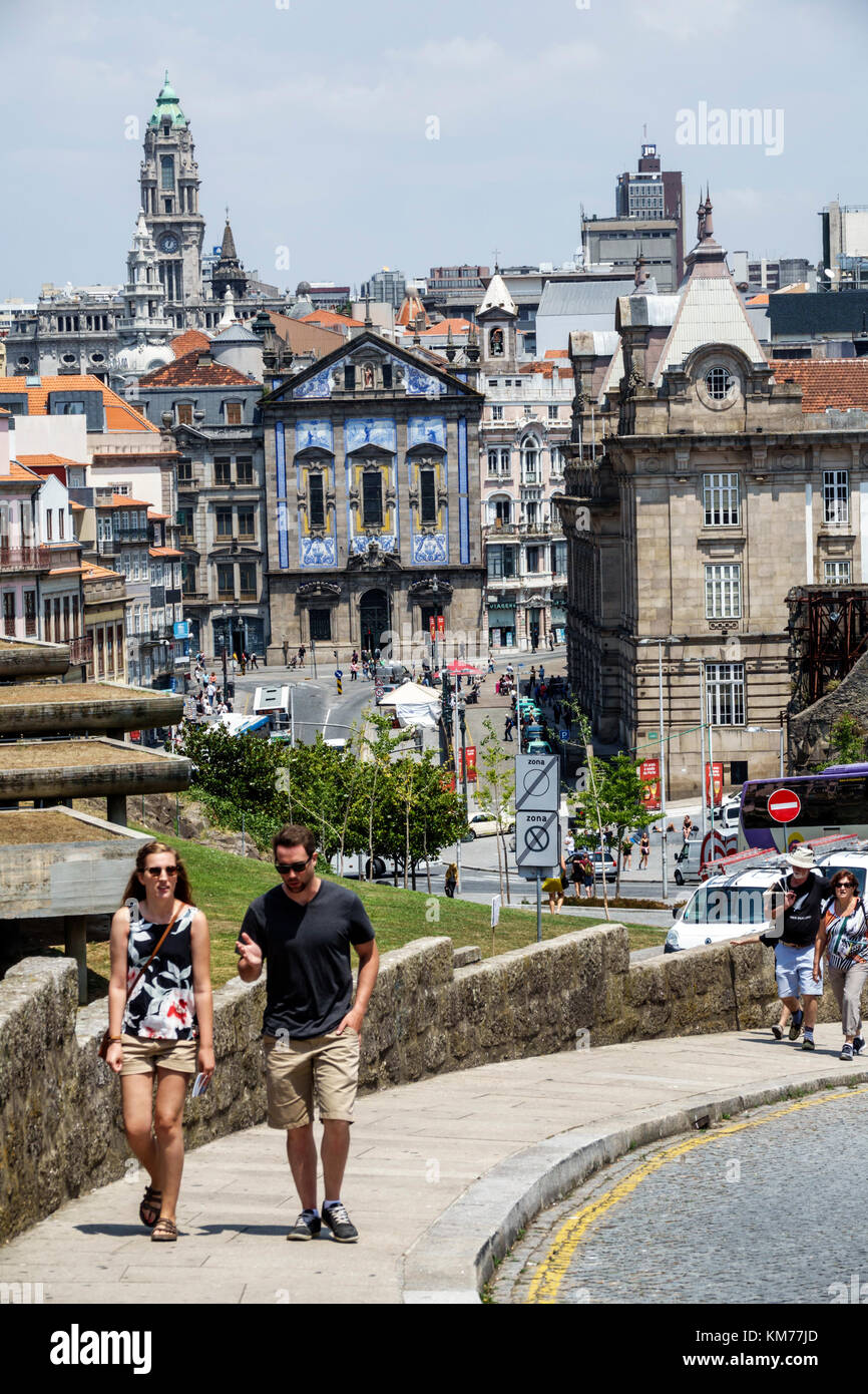 Porto Portugal, Santo Bento, Igreja dos Congregados, Kirche des Heiligen Antonius der Gemeinde, Skyline der Stadt, Dächer, historisches Zentrum, Gebäude, schräge s Stockfoto