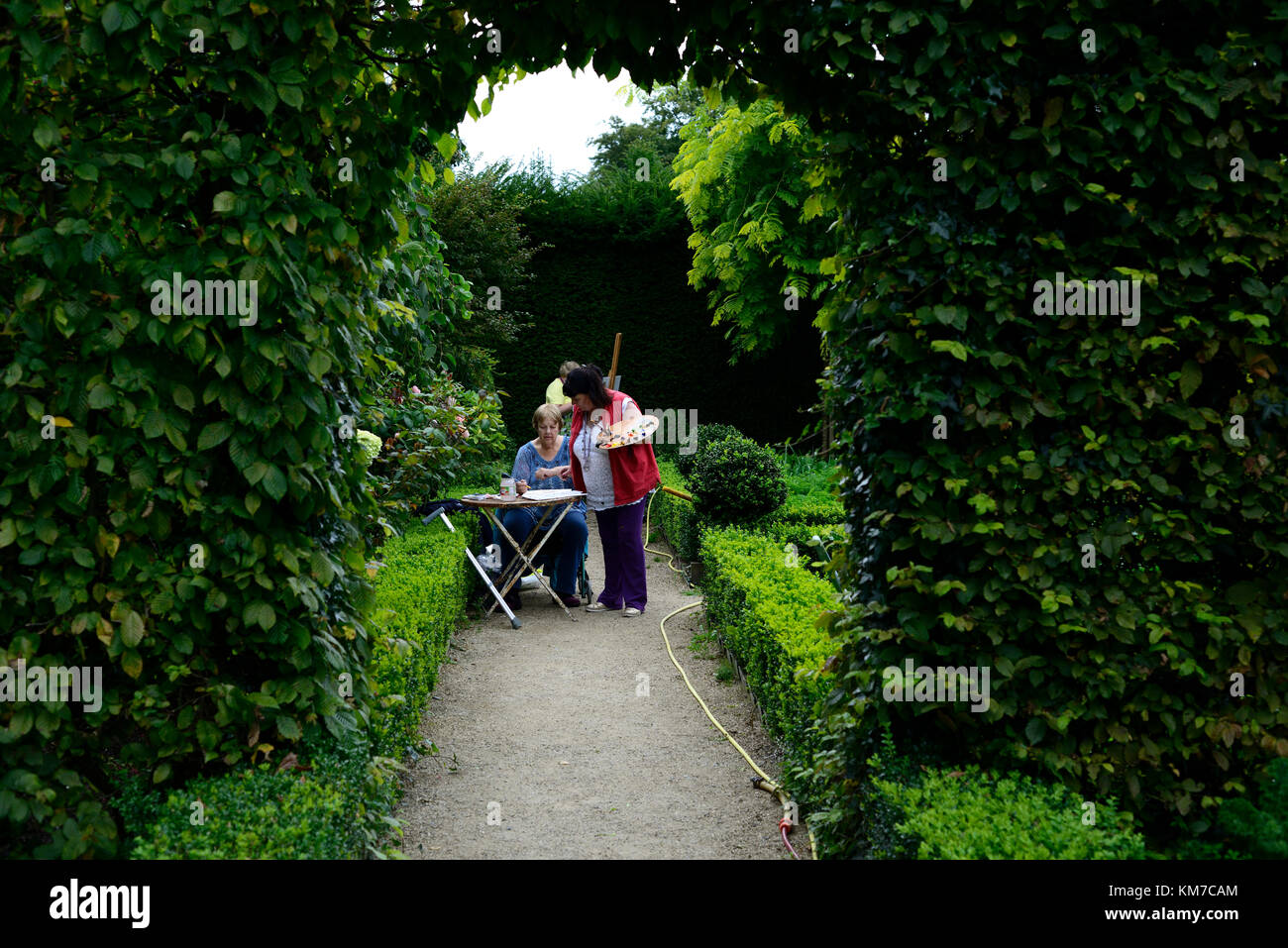 Garten, Künstler, Malen, Malerei, Maler, Lehre, Lehre, Schule, Workshops, Workshop, altamont Garten, Kunst, Outdoor, Outdoor, Staffelei, Carlow, Irland, RM Floral Stockfoto