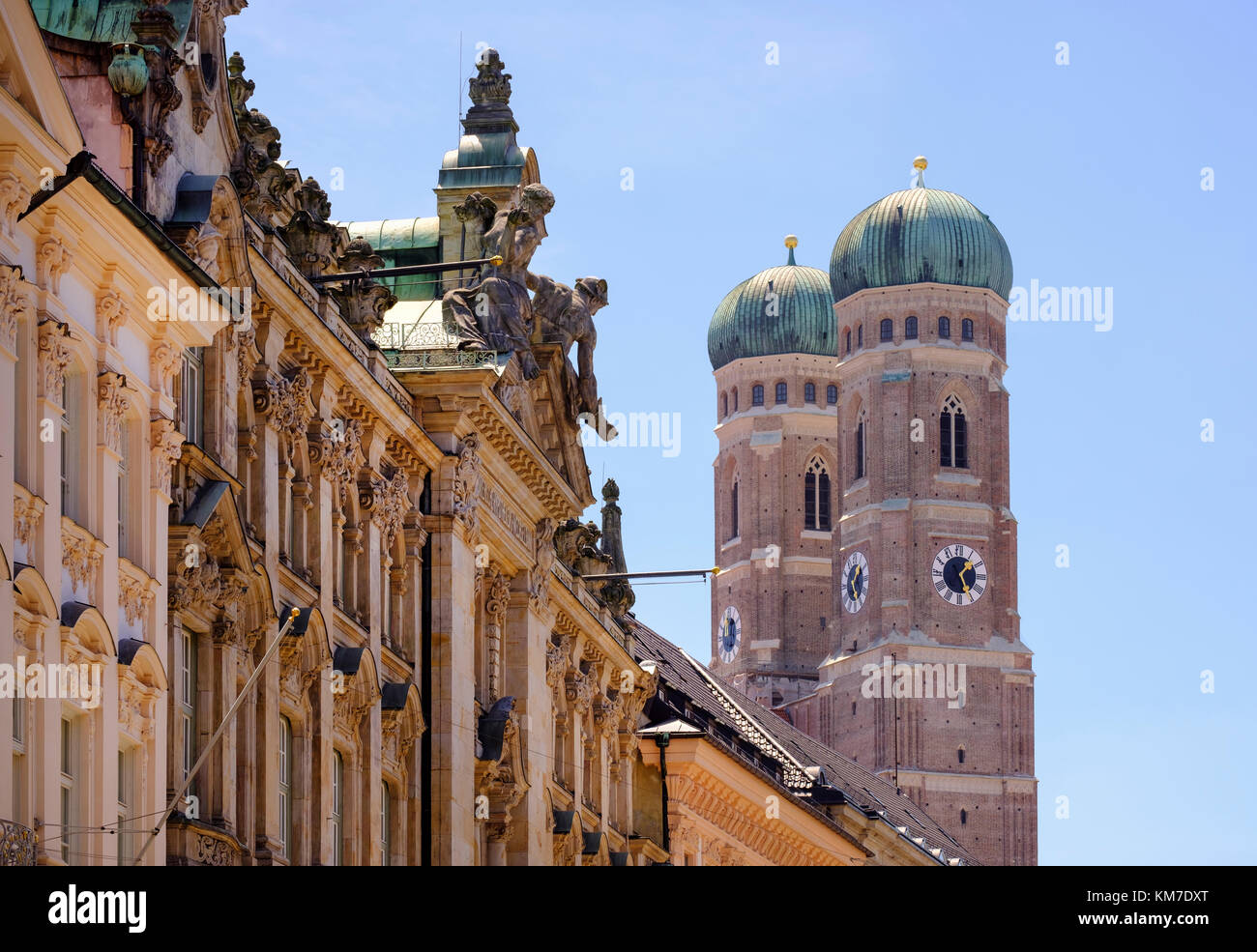 Fassaden in der Kardinal-Faulhaber-Straße, Frauenkirche, Dom, Altstadt, München, Oberbayern, Bayern, Deutschland Stockfoto