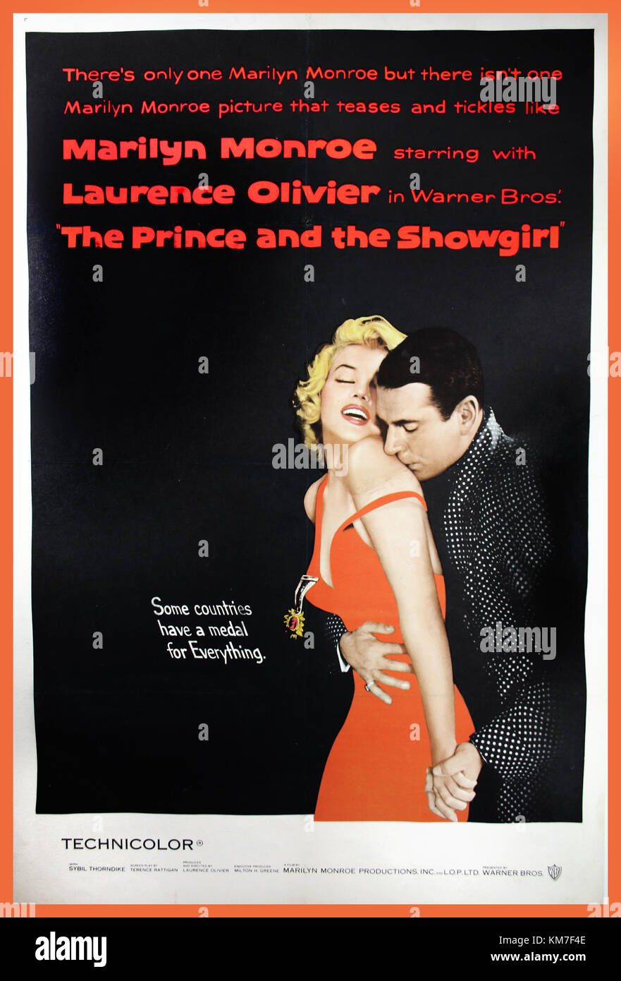 Jahrgang Film Poster der Prinz und das SHOWGIRL, 1957. Film Poster mit Marilyn Monroe und Laurence Olivier; unter der Regie von Laurence Olivier. In dieser klassischen Film, Monroe spielt als amerikanische Showgirl namens Elsie Stockfoto