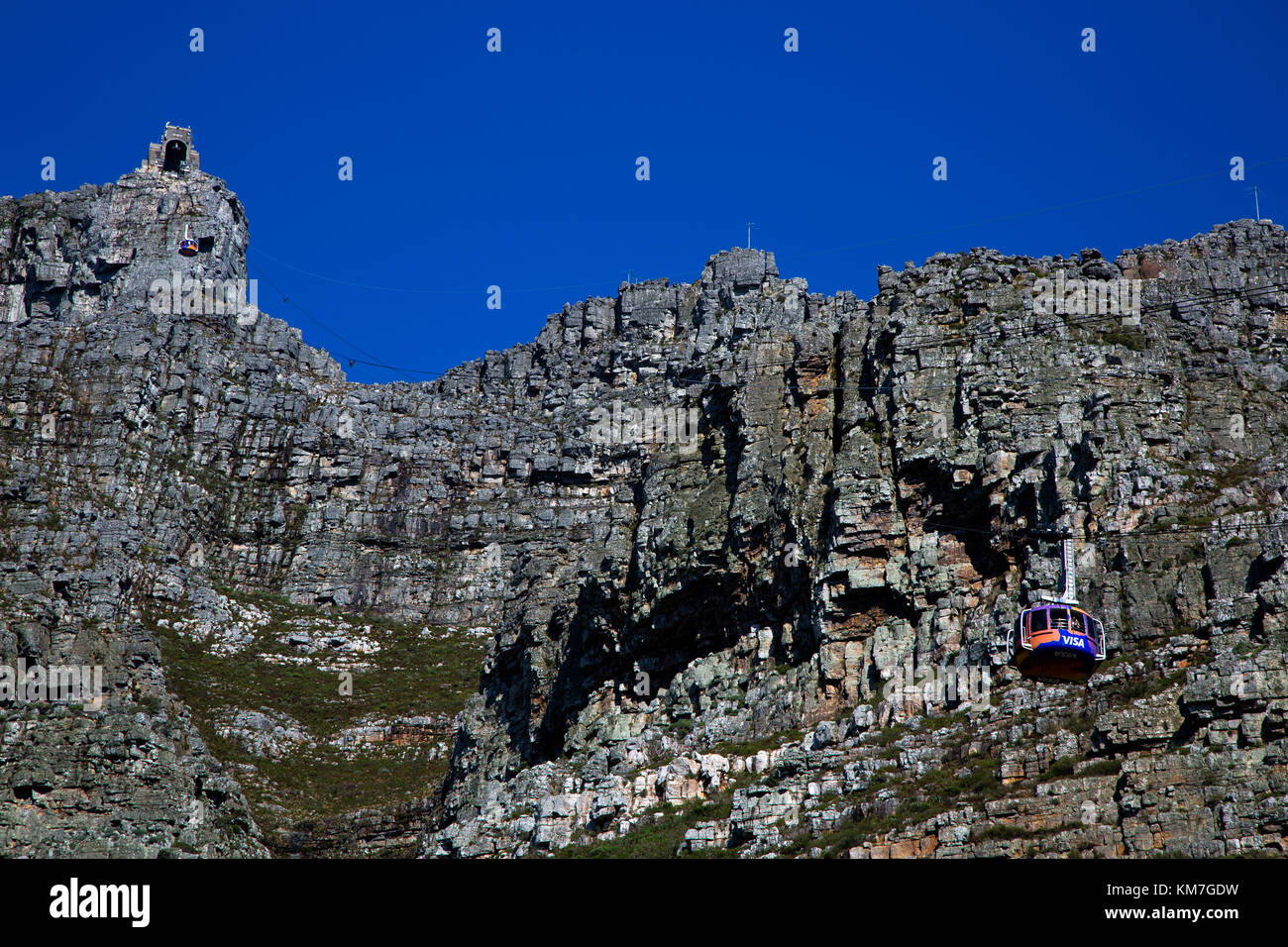 Tafelberg Seilbahn Touristen, die an einem sonnigen Tag, Kapstadt, Südafrika Stockfoto