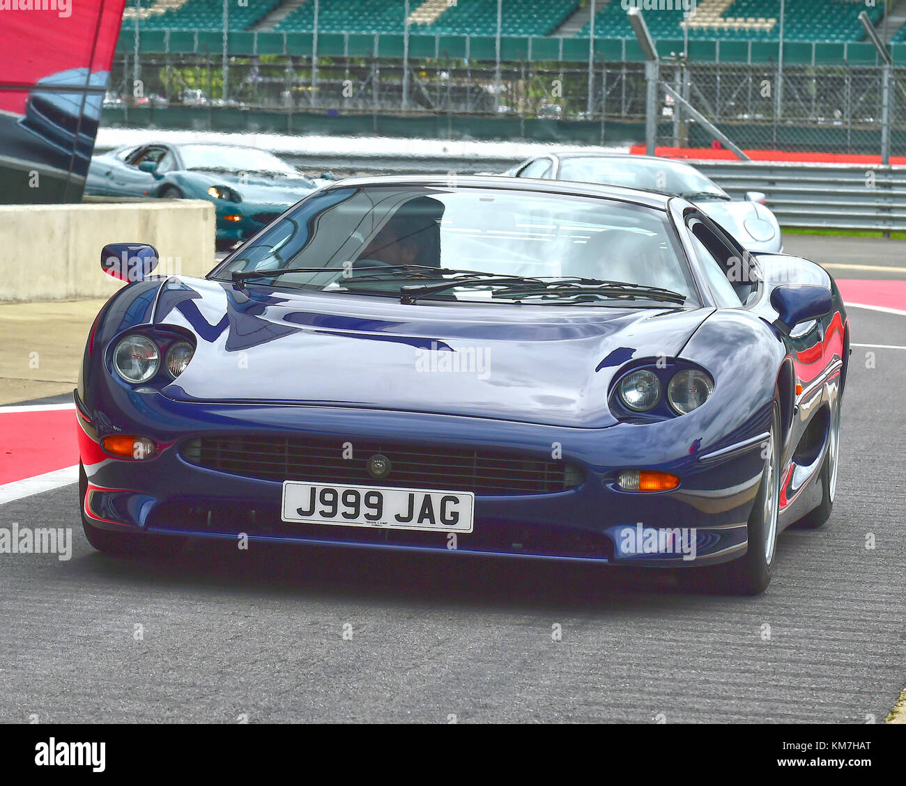 Jaguar XJ 220, XJ 220, Silverstone Classic, Juli 2017, Silverstone, Chris McEvoy, Rundstrecke, Cjm - Fotografie, klassische Rennwagen, Wettbewerb, Hi Stockfoto