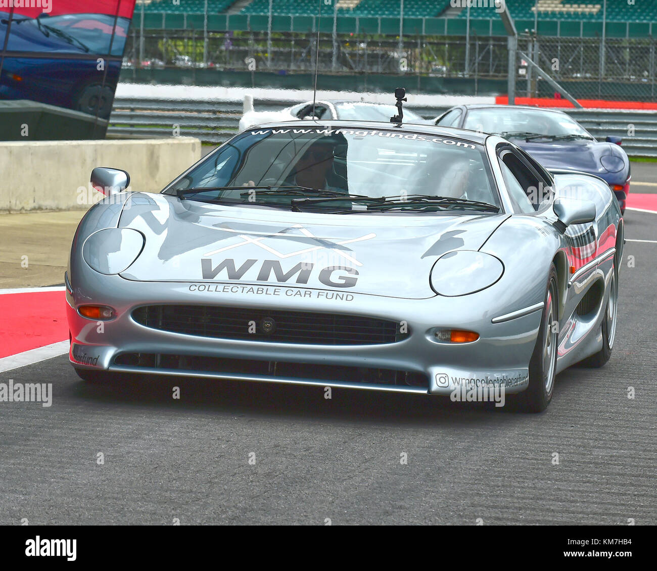 Jaguar XJ 220, XJ 220, Silverstone Classic, Juli 2017, Silverstone, Chris McEvoy, Rundstrecke, Cjm - Fotografie, klassische Rennwagen, Wettbewerb, Hi Stockfoto