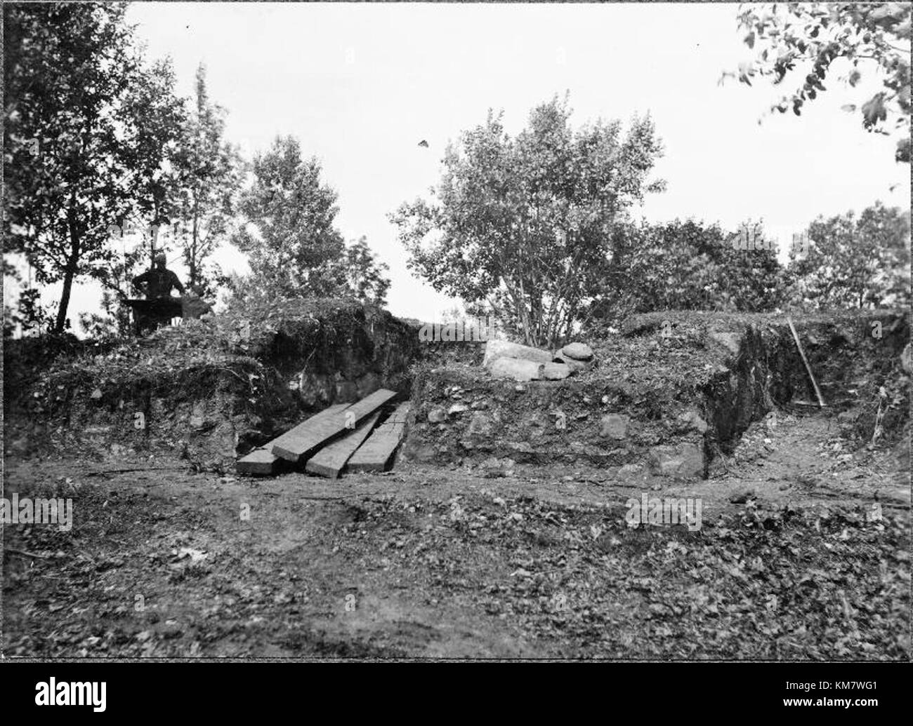 Ruinen der Smula-Kirche in Schweden stellen eine bedeutende historische und architektonische Stätte dar. Die Ruinen sind ein Überrest einer mittelalterlichen Kirche, die das reiche kulturelle und religiöse Erbe der Region widerspiegelt. Stockfoto