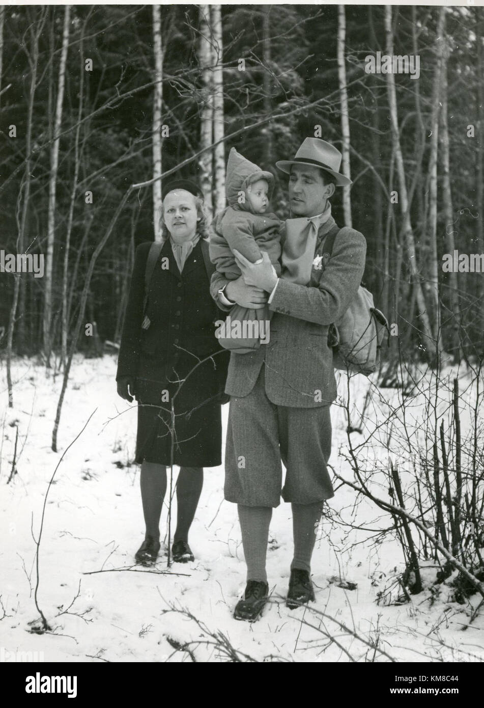 Während des Zweiten Weltkriegs sahen sich norwegische Flüchtlinge schwer, als sie Asyl von der Nazi-Besatzung suchten. Ihre Geschichten beleuchten die Widerstandsfähigkeit und die Auswirkungen der Kriegsvertreibung in Europa. Stockfoto