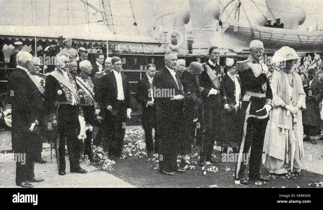König Gustaf V. von Schweden besuchte 1925 Helsinki, Finnland. Dieser Besuch ist ein wichtiger diplomatischer und kultureller Moment in den Beziehungen zwischen Schweden und Finnland. Stockfoto