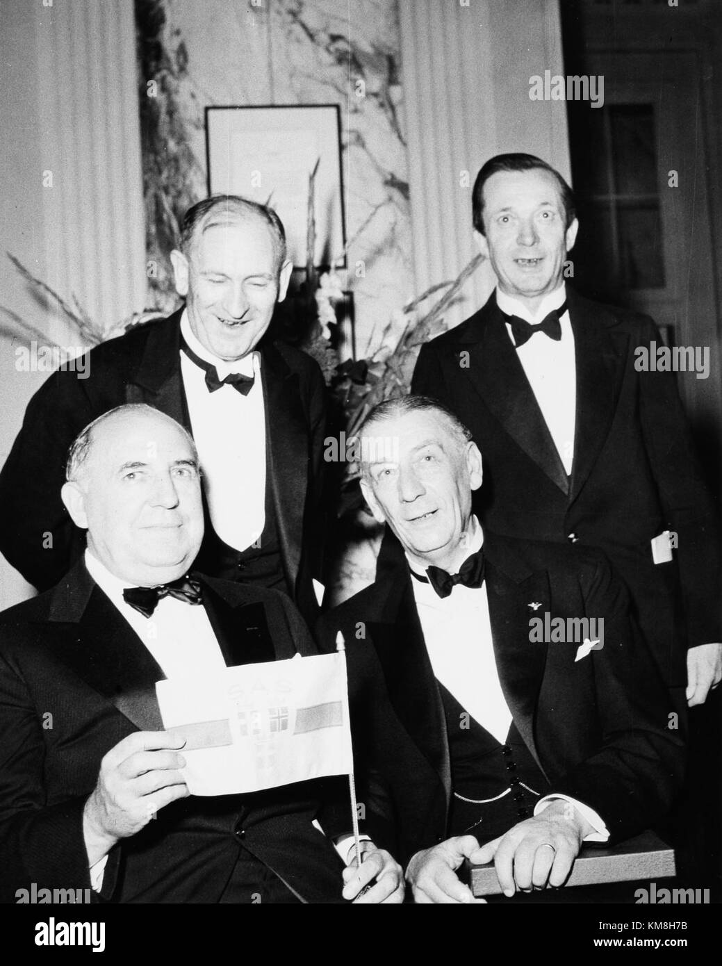 Die erste Veranstaltung zwischen Stockholm und New York ist ein bedeutender kultureller oder historischer Anlass, der sich möglicherweise auf einen Flug, Austausch oder ein Treffen zwischen den beiden Städten bezieht. Die Veranstaltung symbolisiert die Stärkung der Verbindungen zwischen Stockholm und New York. Stockfoto