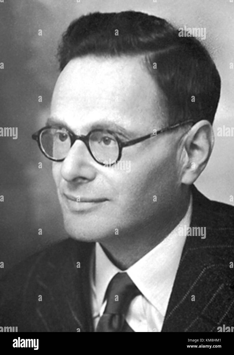 Hans Adolf Krebs war ein in Deutschland geborener britischer Biochemiker, der für seine Entdeckung des Zitronensäurezyklus, eines wichtigen Stoffwechselwegs in der zellulären Atmung, bekannt ist und maßgeblich zur Biochemie beiträgt. Stockfoto