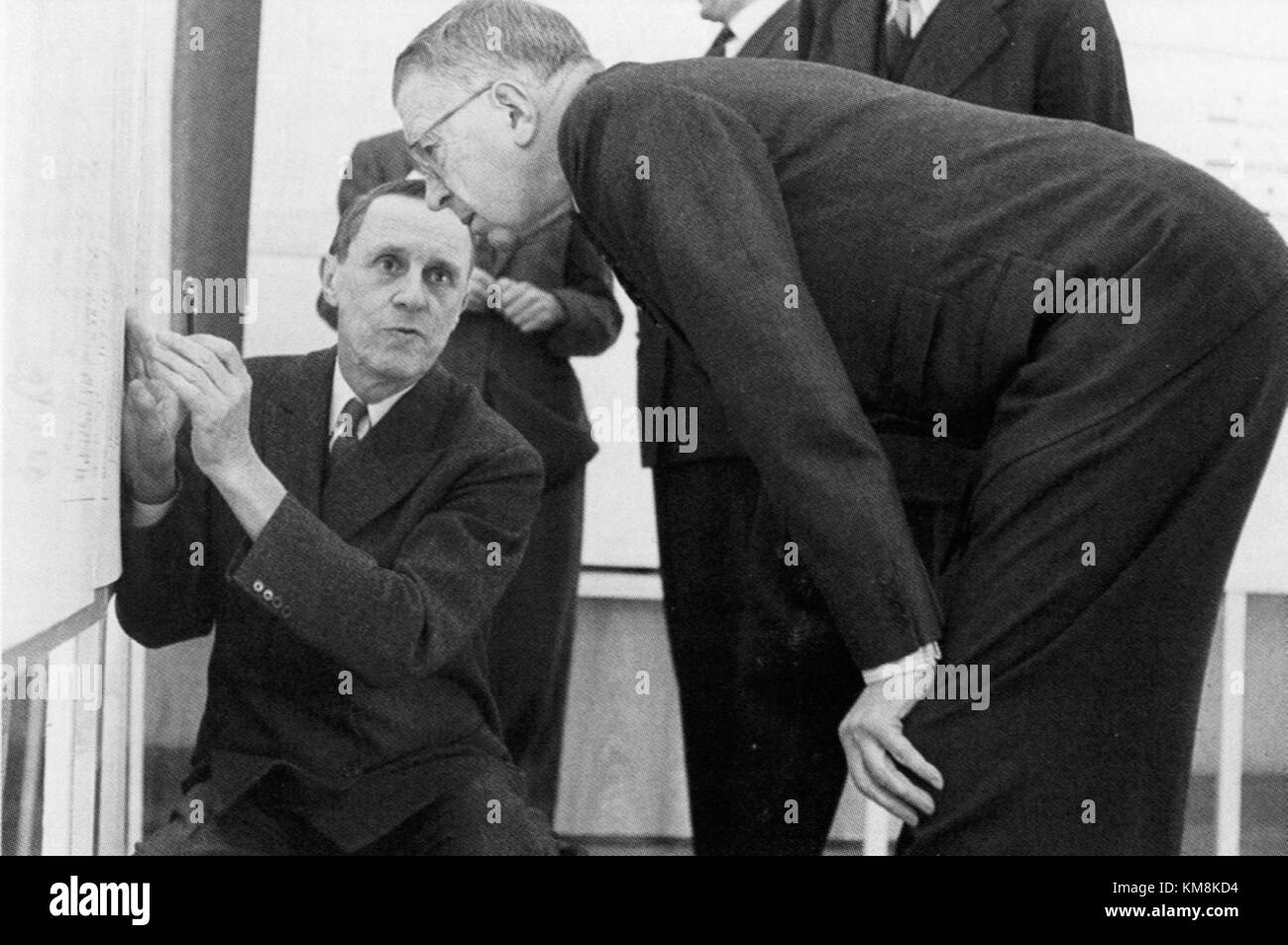 Das Porträt von Gustaf VI. Adolf, König von Schweden, aus dem Jahr 1961 ist eine wichtige historische Darstellung der schwedischen Monarchie und des königlichen Erbes und spiegelt die bedeutende Rolle des Königs in der schwedischen Geschichte wider. Stockfoto