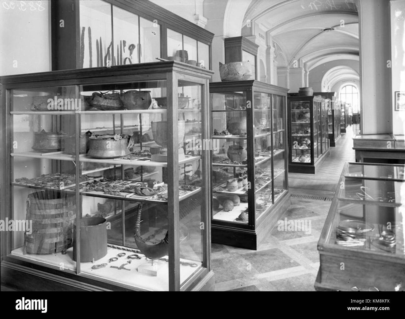Das Nationalmuseum KMB 16001000527745 bezieht sich auf ein Objekt oder ein Stück, das in der Sammlung des Nationalmuseums in Schweden gehalten wird und mit dieser Zahl ein bestimmtes Artefakt identifiziert wird. Stockfoto