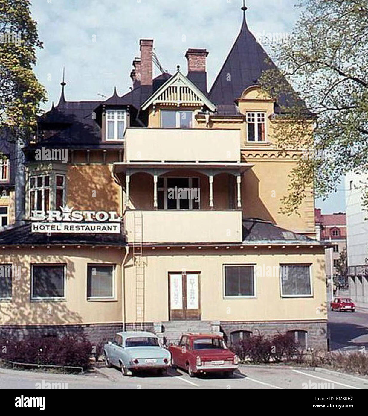 Das Hotel Bristol, ein bekanntes Hotel aus den 1960er Jahren, bietet Unterkünfte und Services im klassischen Stil der Mitte des Jahrhunderts. Stockfoto