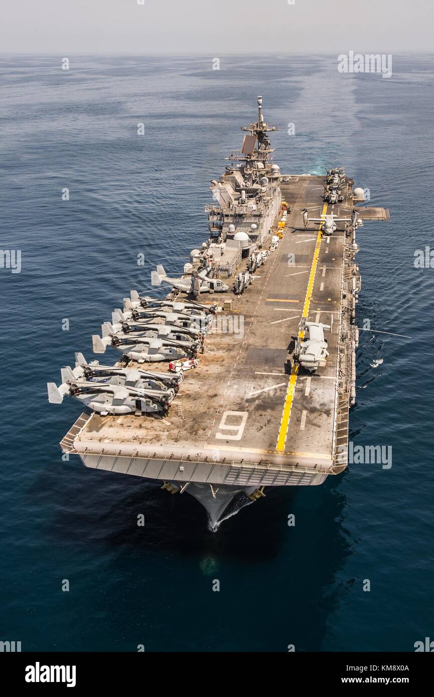 Die US-Marine Amerika-Klasse amphibisches Schiff uss America parow unterwegs während der Übung alligator Dolch am 16. September 2017 im Golf von Aden. (Foto von MCS 2 Alexander Ventura ii über planetpix) Stockfoto