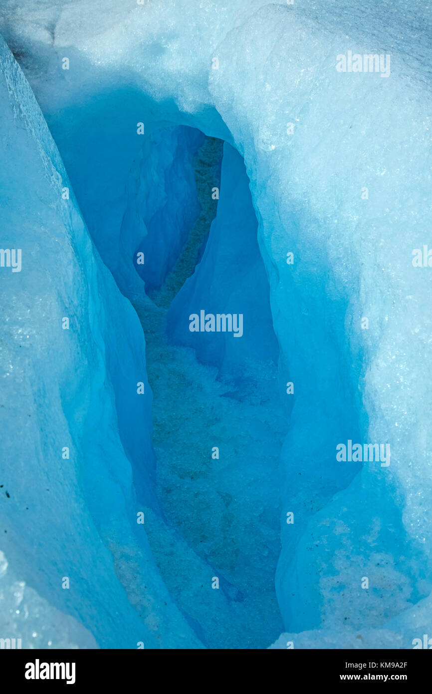Blue Ice in Gletscherspalte, Perito Moreno Gletscher, Parque Nacional Los Glaciares (World Heritage Area), Patagonien, Argentinien, Südamerika Stockfoto
