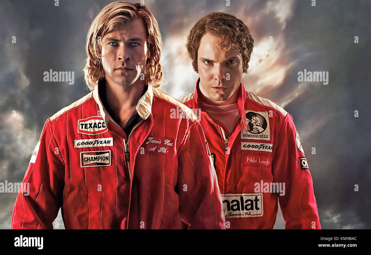 Rush 2013 Universal Pictures Film mit Chris Hemsworth links als James Hunt  und Daniel Brühl als Niki Lauda Stockfotografie - Alamy