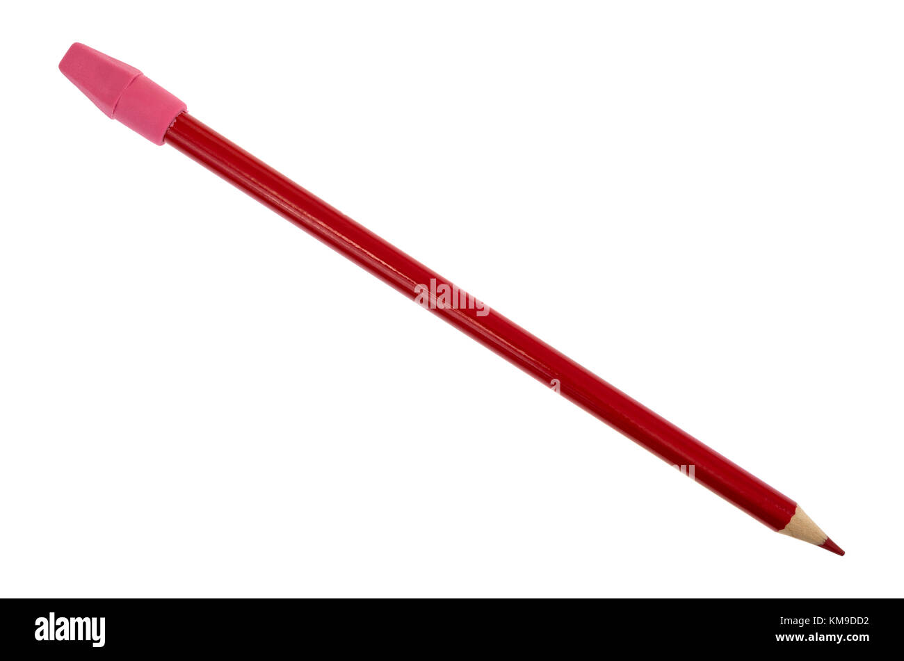 Eine geschärfte Rot artist Zeichnung Bleistift mit einem synthetischen Kautschuk Radierer Gap auf einem weißen Hintergrund. Stockfoto