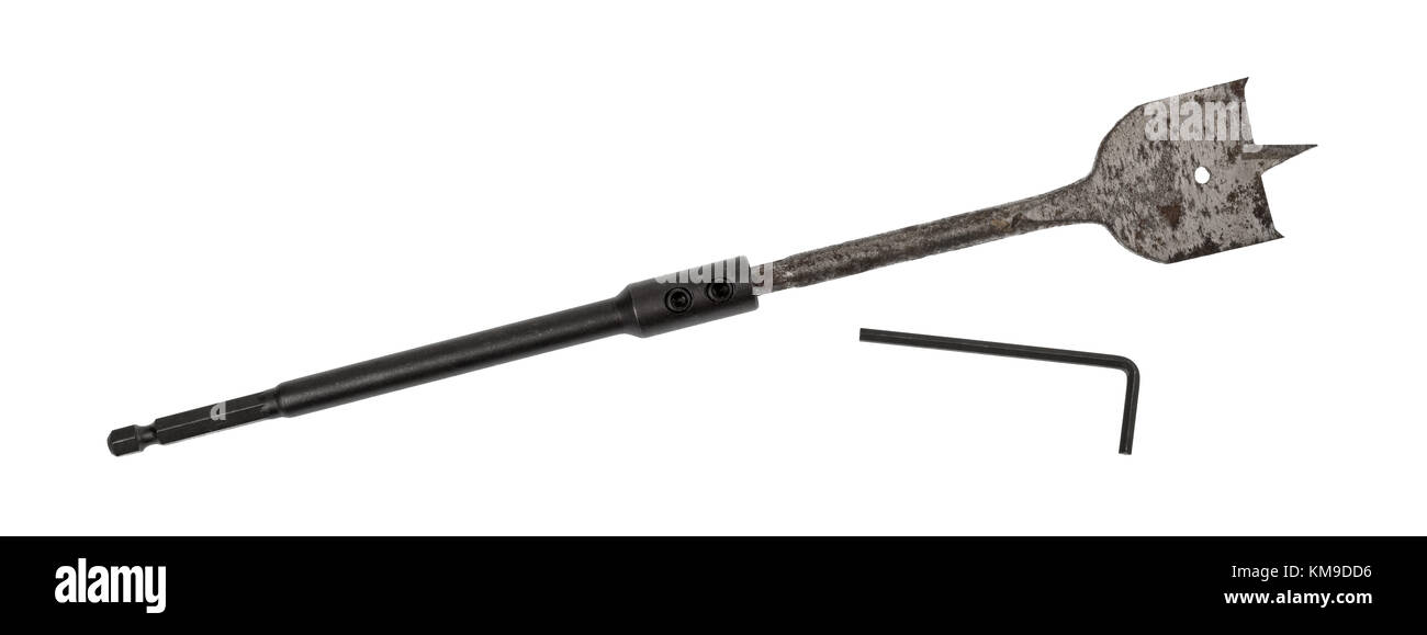 Blick von oben auf einen Bohrer Erweiterung mit einem alten spade Bit plus Sechskantschlüssel auf weißem Hintergrund. Stockfoto