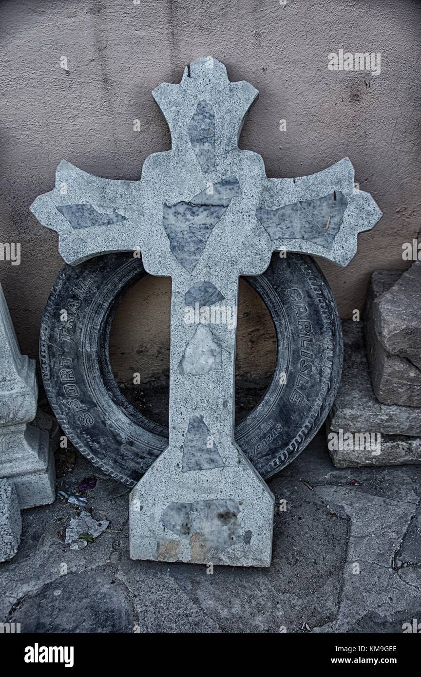 Gebrauchte Reifen Friedhof Stockfotografie - Alamy