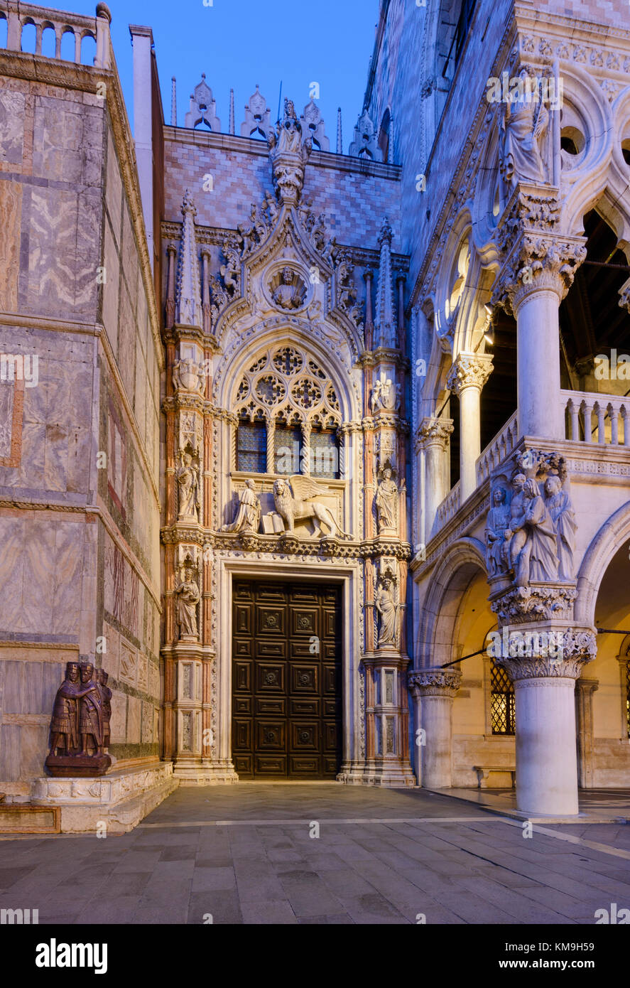 Porträt der vier Tetrarchs und Porta della Carta auf der Dogenpalast Venedig Stockfoto