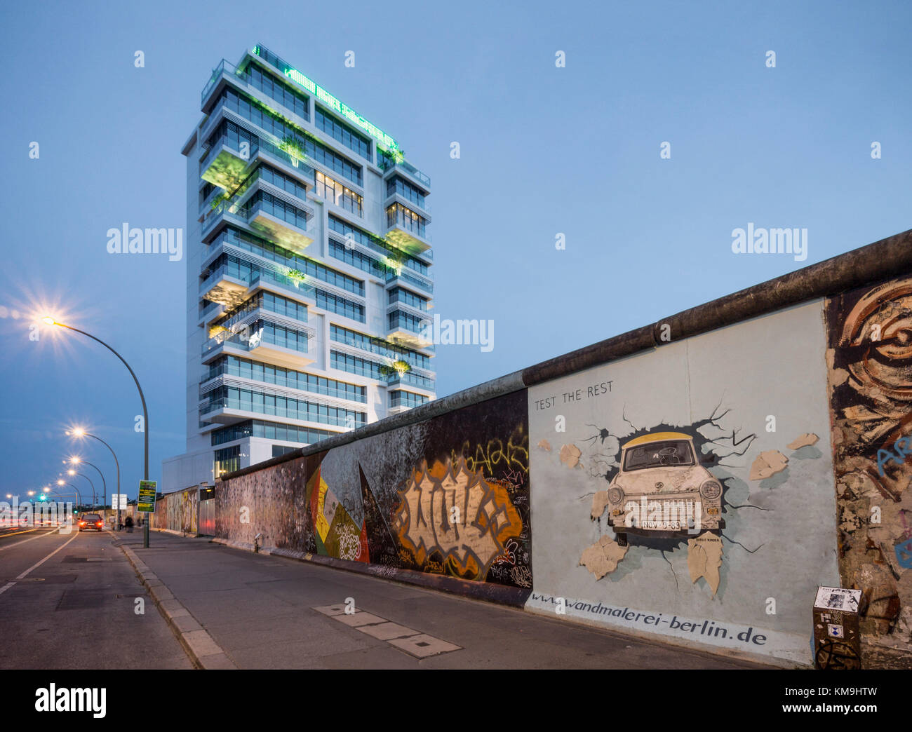 Berlin Wall, East Side Gallery, lebendigen Ebenen, Wolkenkratzer, Mediaspree, Berlin, Deutschland Stockfoto